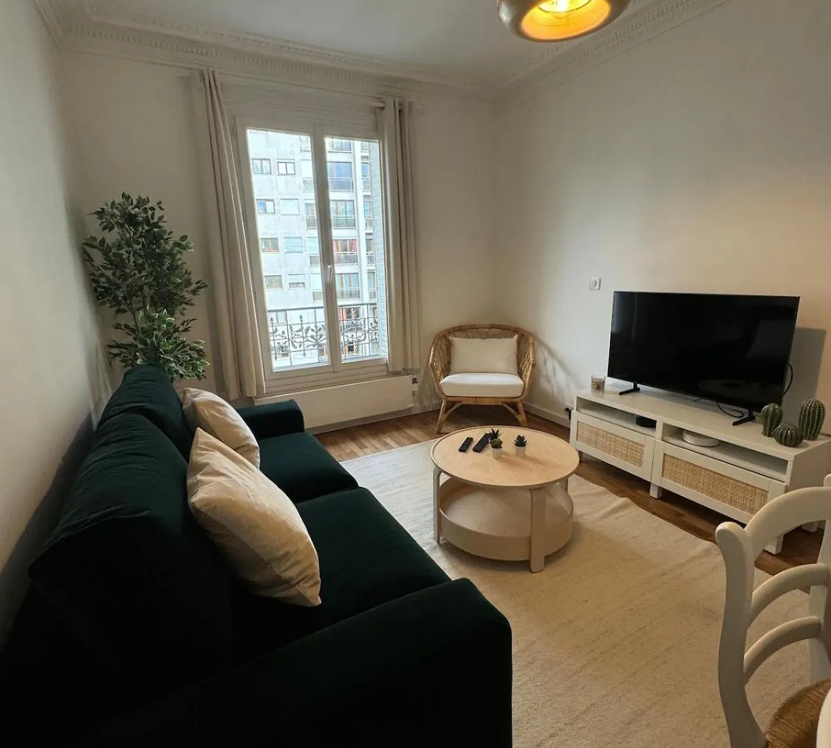 Magnifique 2 Pieces Renove A Neuf, Paris 15, Idealement Situe